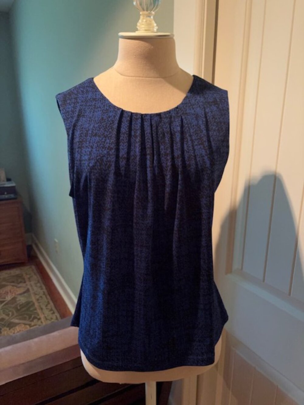 Calvin Klein Women's Sleeveless Blouse Striped Blue Black Wear to Work Classic